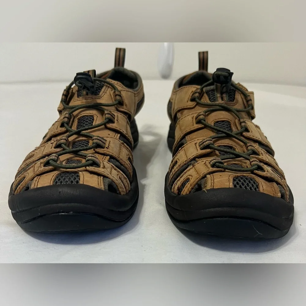 L.L.Bean Men’s 10M Closed Toe Sport River Hiking Water Sandals Tan